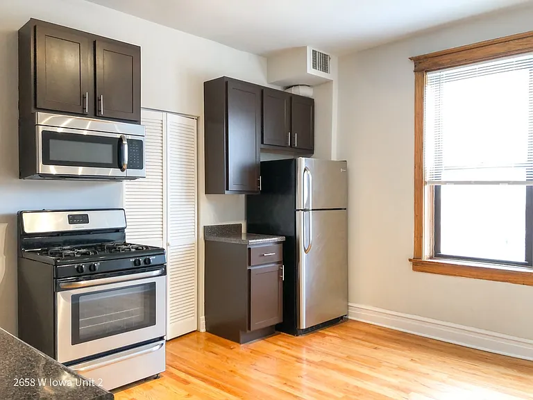 2656-58 W. Iowa St./907 N. Washtenaw Ave. — Photo 3