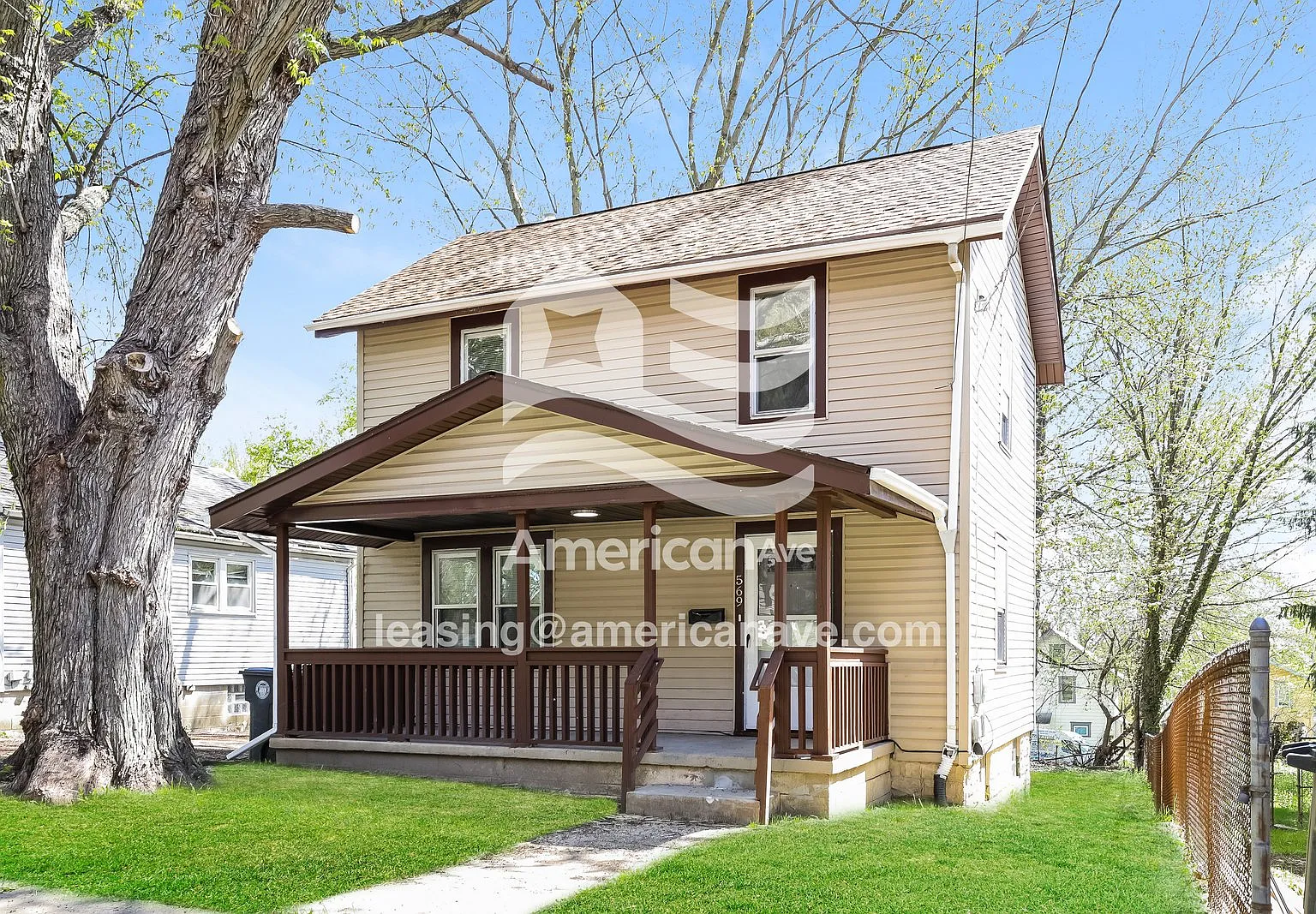 2 bed, 1.0 bath, 888 sqft, $1,047 — Photo 2