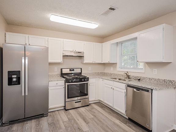 4th image of 513 Jarrett Ct