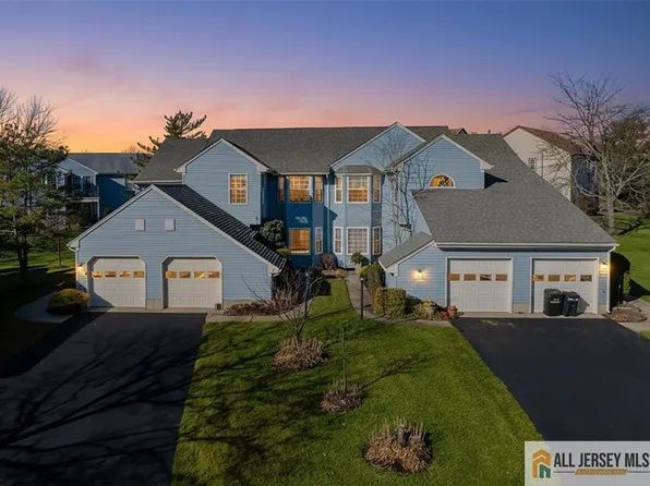 5 Wingate Ct, Monroe Township, NJ 08831