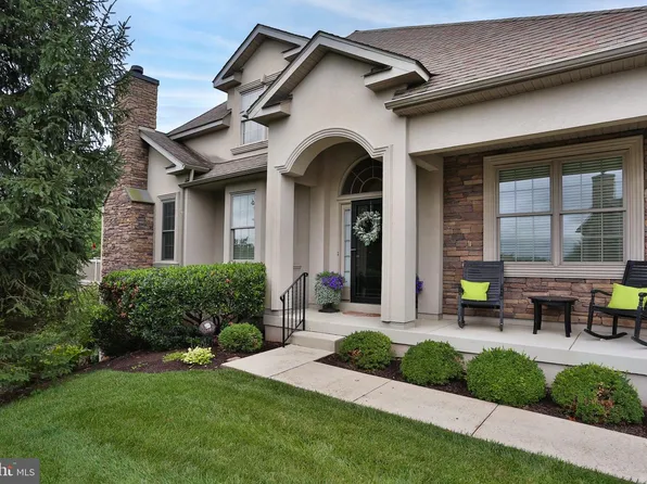 229 Country Club Dr, Telford, PA 18969