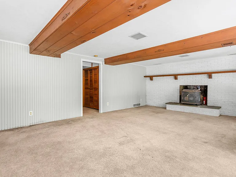 215 Manor Rd — Photo 15