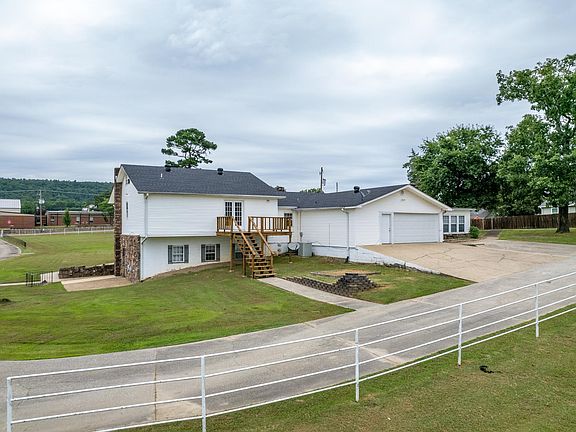 5th image of 2802 Spring St