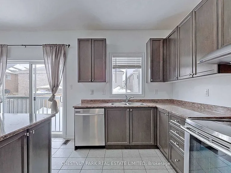 808 Oreilly Cres — Photo 3