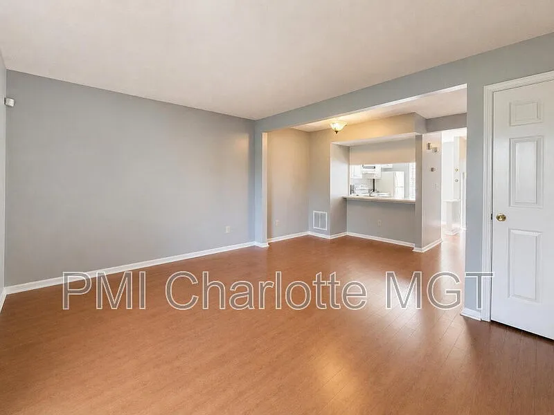 3 bed, 2.0 bath, 1242 sqft, $1,850 — Photo 3