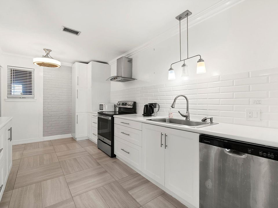 1st image of 2824 Briarhurst Dr APT 14