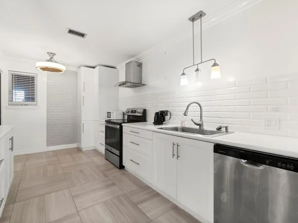 2824 Briarhurst Dr APT 14, Houston, TX 77057