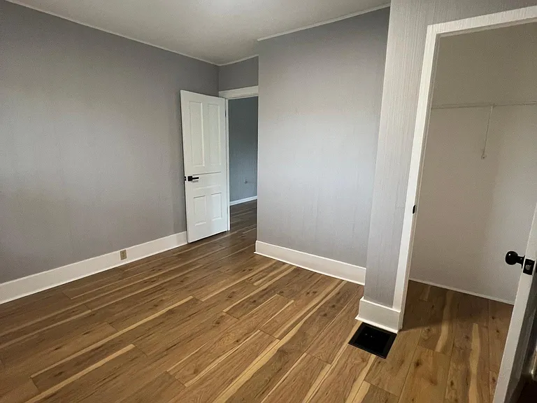 1106 Lakewood St #LEFT — Photo 9