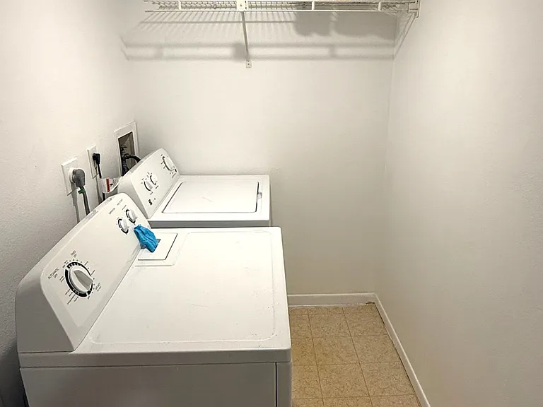 1406 Park Shore Cir #3 — Photo 16