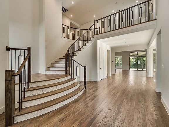 4th image of 3895 Forest Park Ln