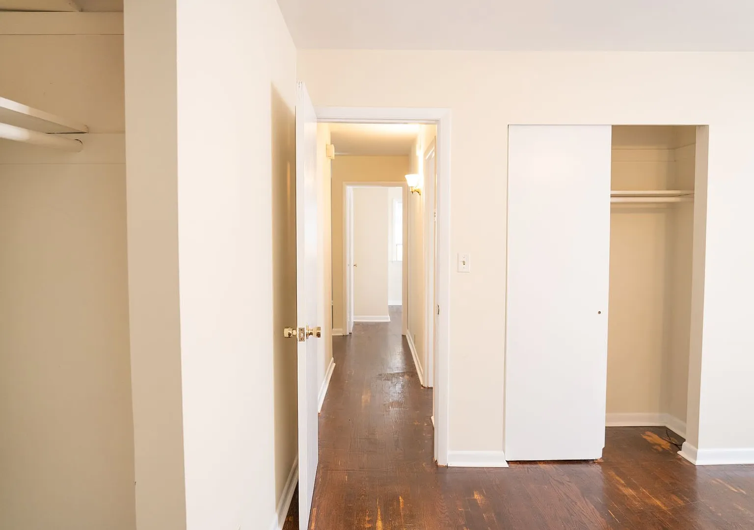 114 Stratford Ct — Photo 4