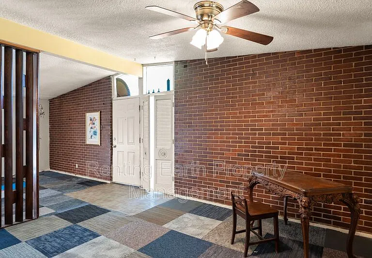 6452 Evergreen Blvd — Photo 33