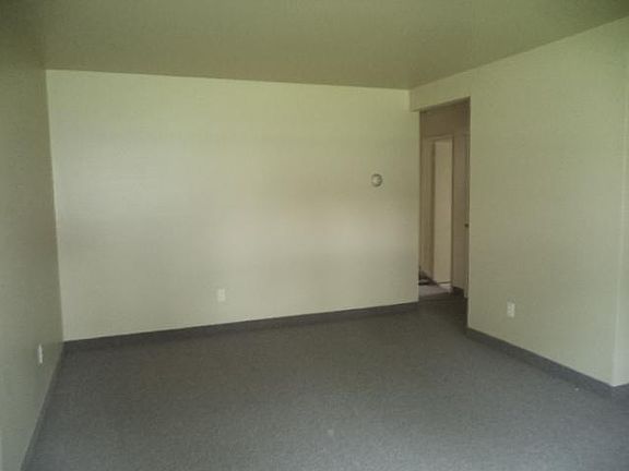 4th image of 3016 1/2 Northgate Ave
