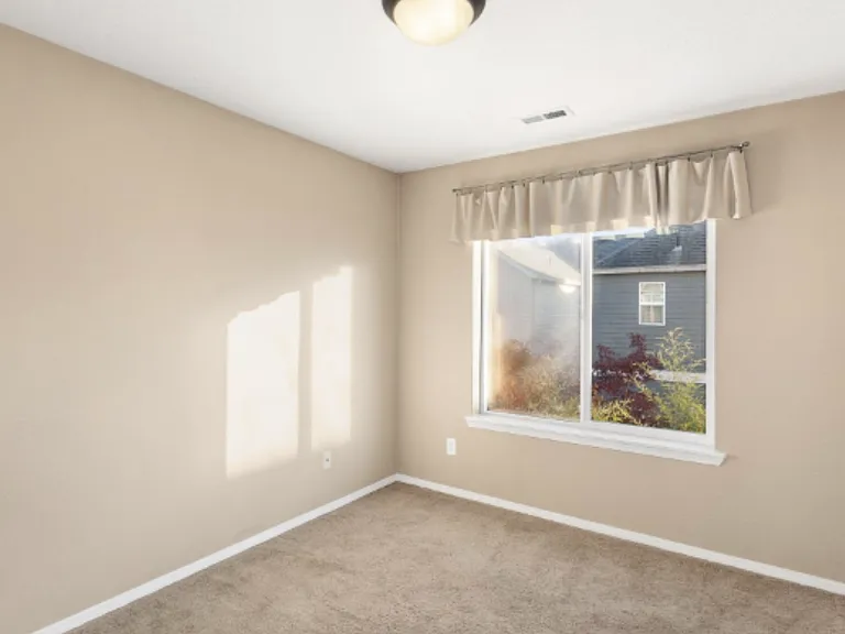 1022 SE Bacarra St — Photo 13