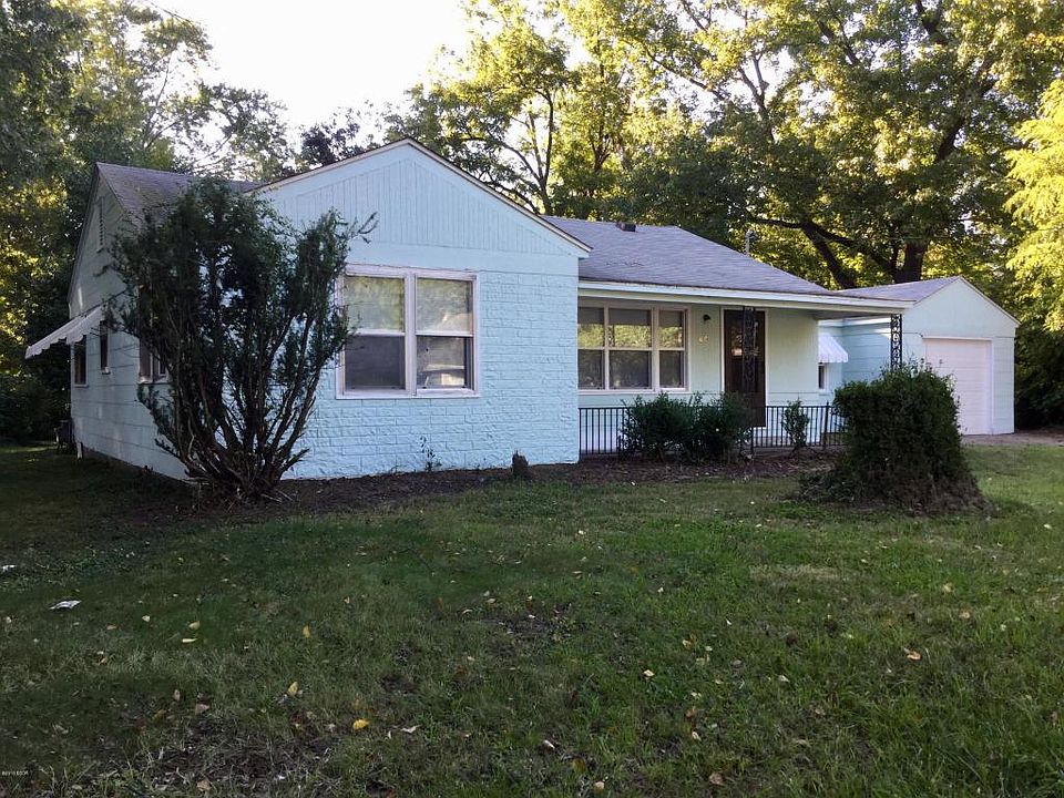 1st image of 204 S Dixon Ave