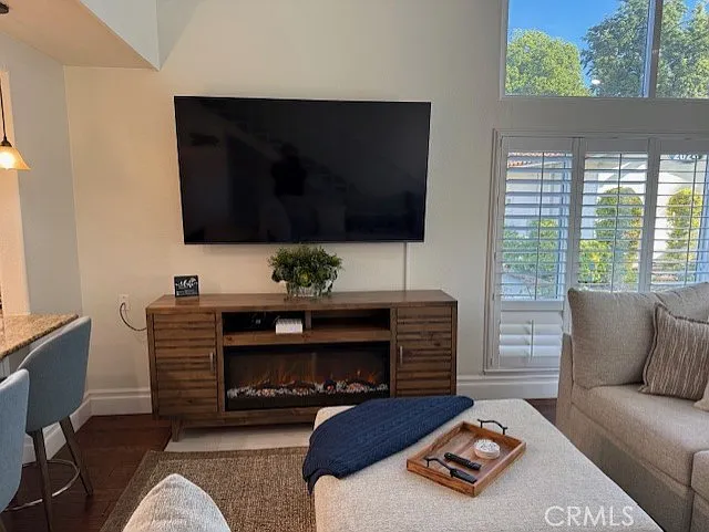 2 bed, 1305 sqft, $4,000 — Photo 4