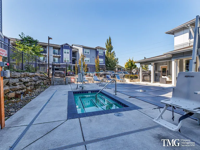 Northbrook Village — Photo 38
