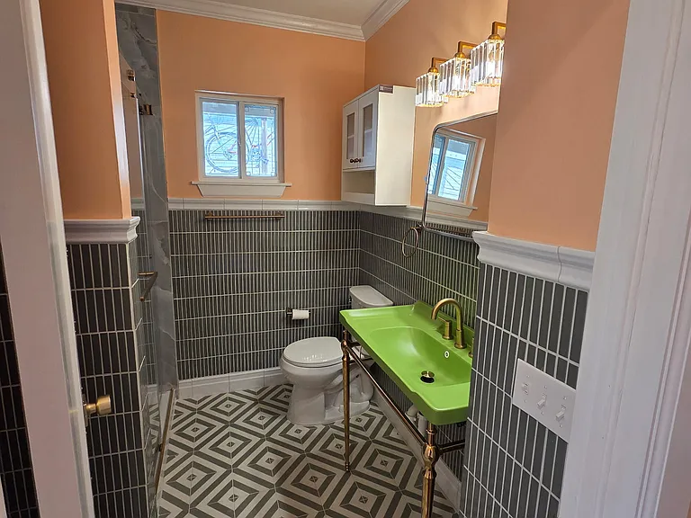 319 E 11th St #B — Photo 21