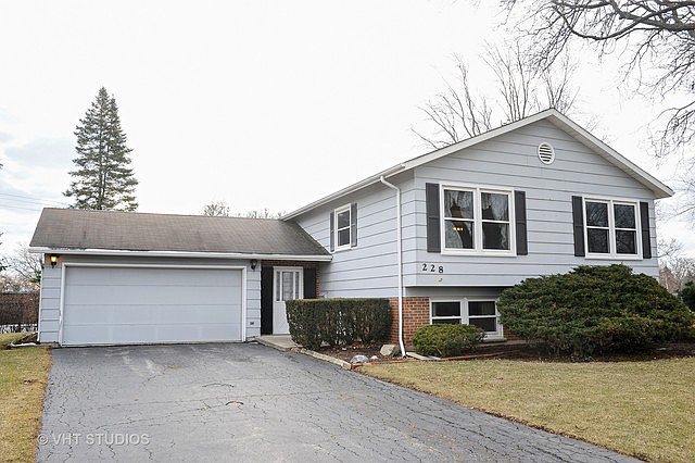 1st image of 228 W Tanglewood Dr