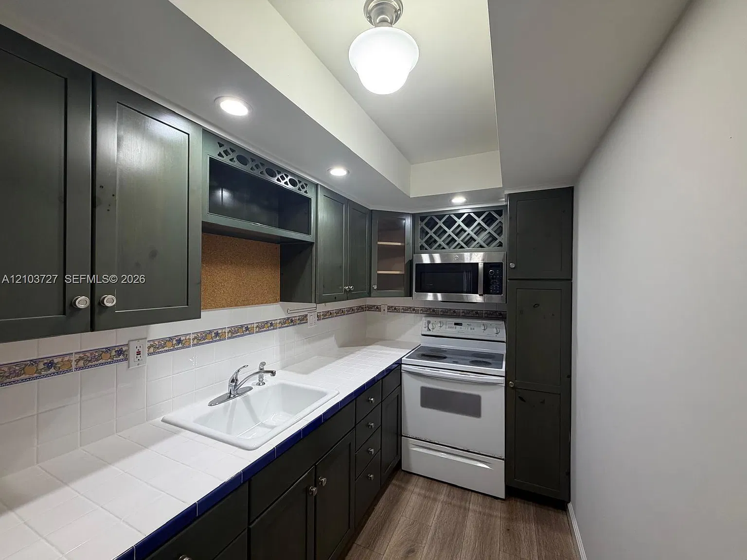 Eastern Parkview Condo — Photo 3