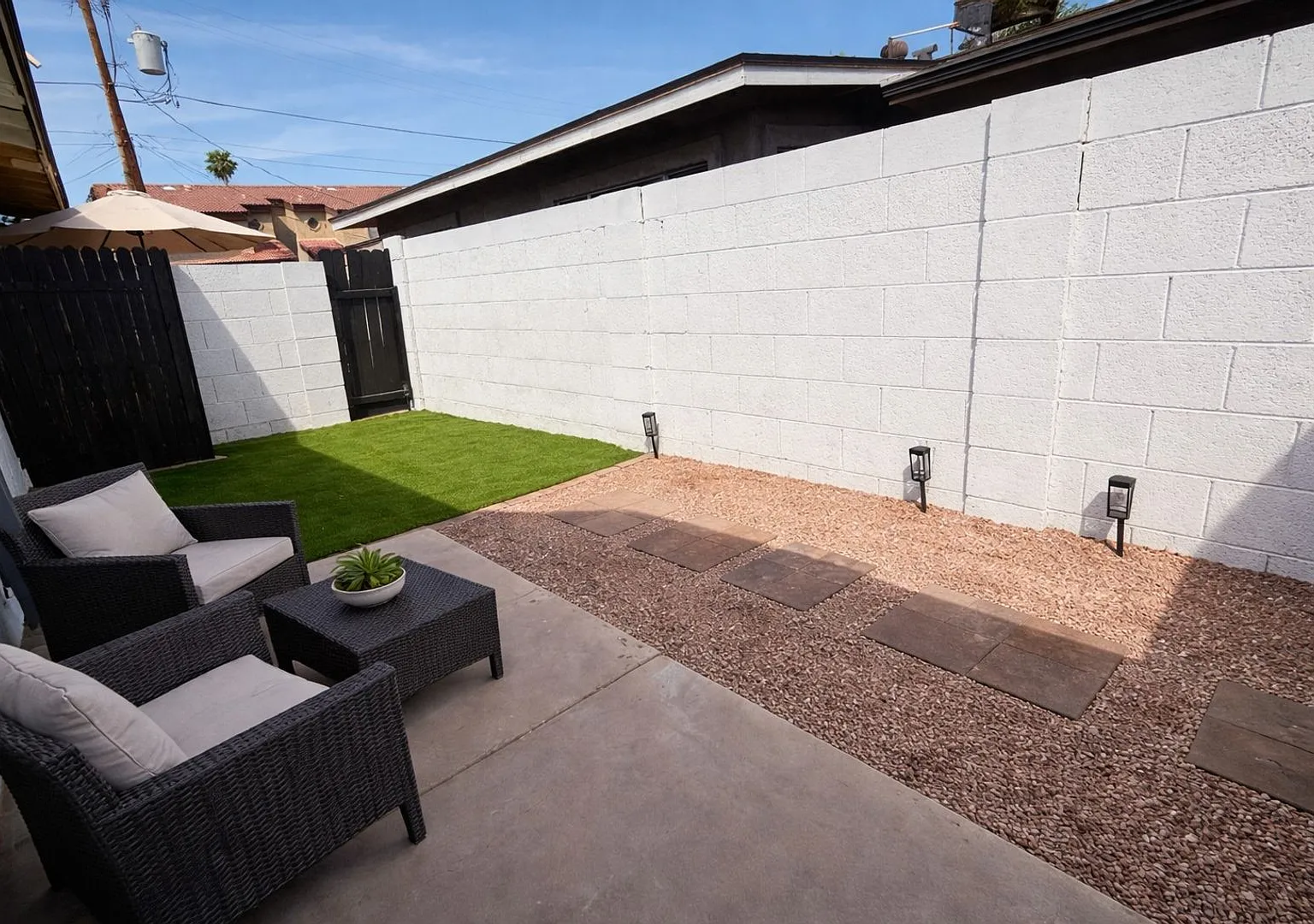 Move In Specials! Completely Remodeled 2 Bed | 2 Bath Apartment In The Heart Of Old Town Scottsdale — Photo 2
