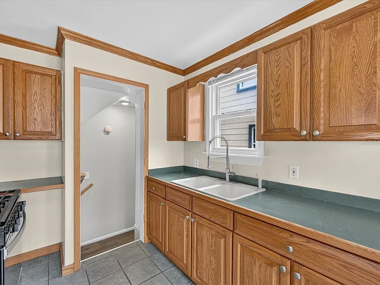 2090 Cicotte Ave — Photo 14