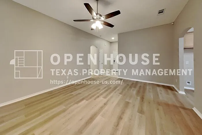 1015 Tyler James Dr — Photo 4