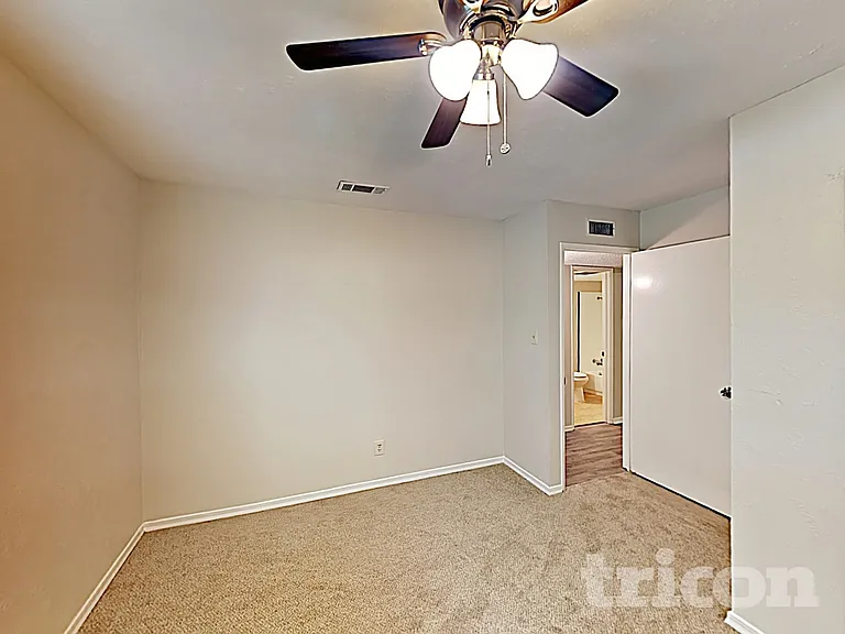 7309 Hedge Dr — Photo 12