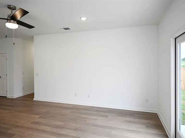 261 Elk Ave — Photo 13