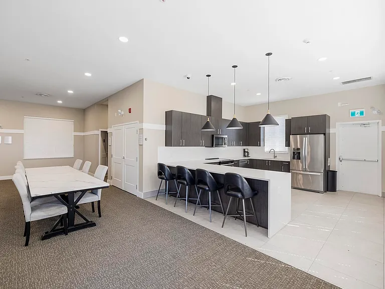 2180 Kelly Ave #1613 — Photo 32