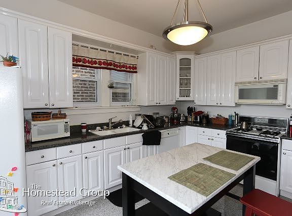 4th image of 2610 W Superior Street # First Flr