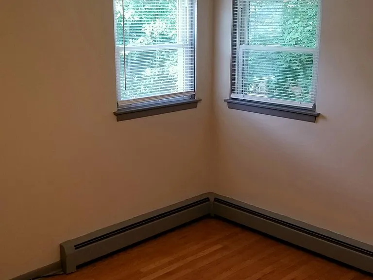4940 Egandale Ave #2E — Photo 13
