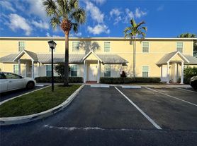 4216 Leo Ln, Palm Beach Gardens, FL