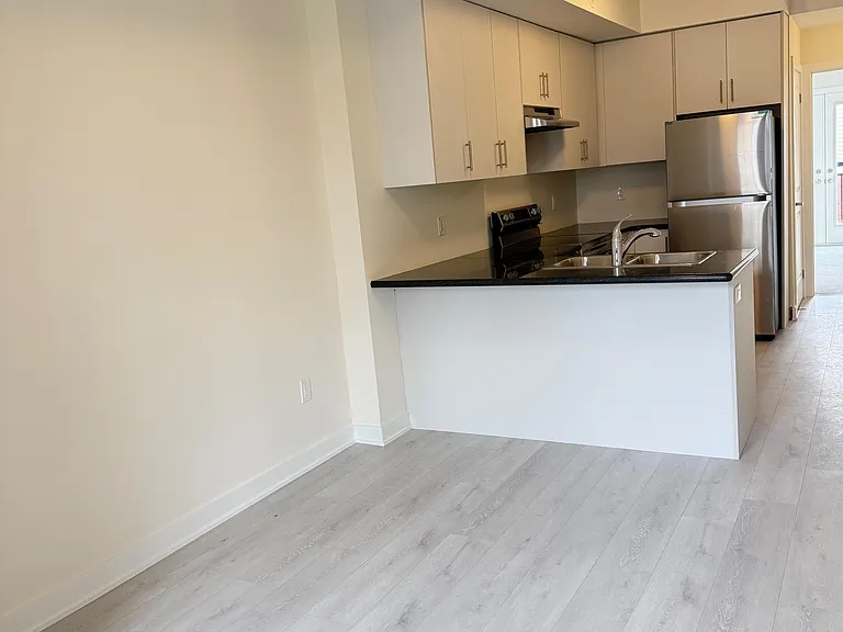 15100-235 Yonge St #111 — Photo 4