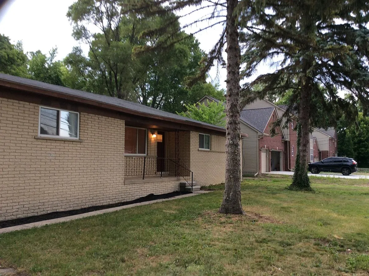 4 bed, 2296 sqft, $2,000 — Photo 2