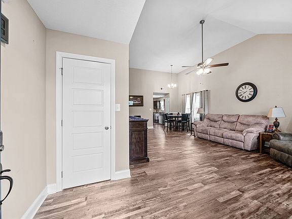 4th image of 505 Burgess Ct