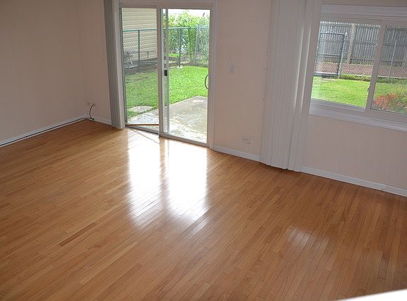 4th image of 541 Onwentsia Ave