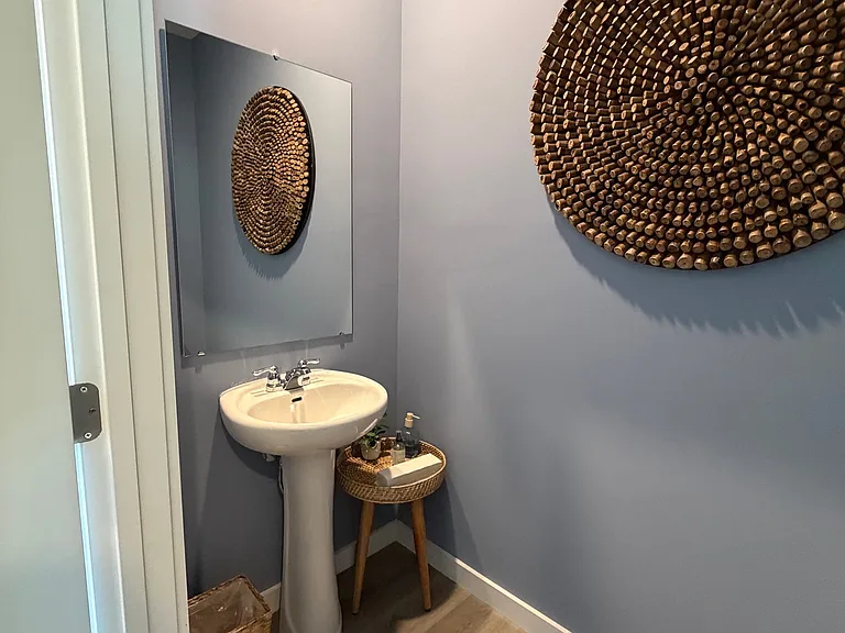 4053 Belcourt Dr NE — Photo 6