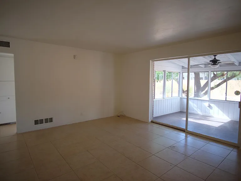 721 E Joan Pl — Photo 7