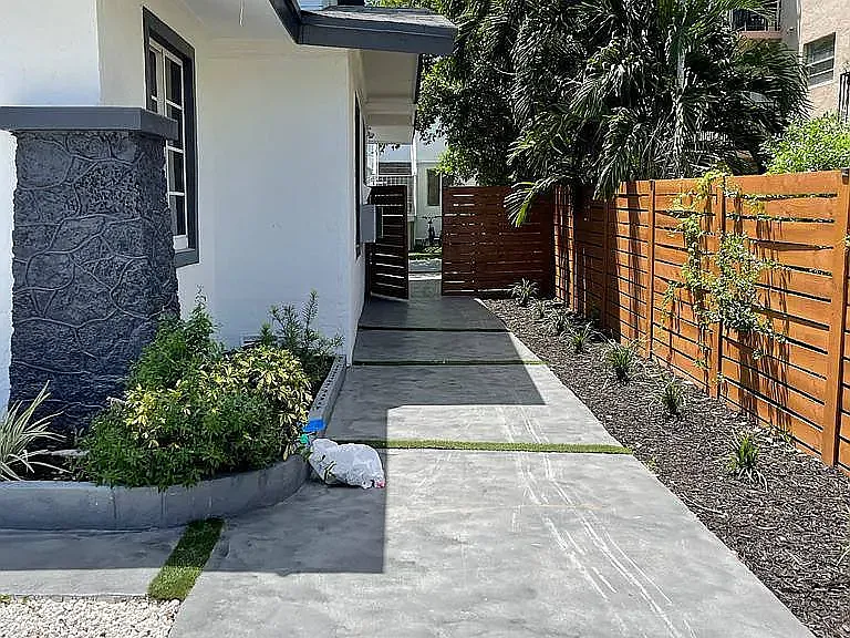 734 SW 4th St #6 — Photo 7