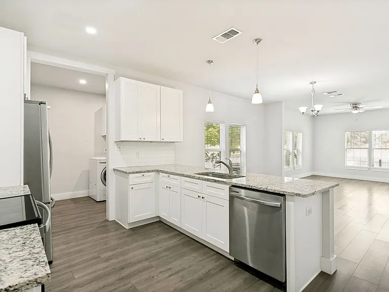 1201 S Palmetto — Photo 12