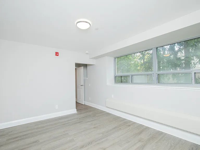 806 Kennedy Rd — Photo 22