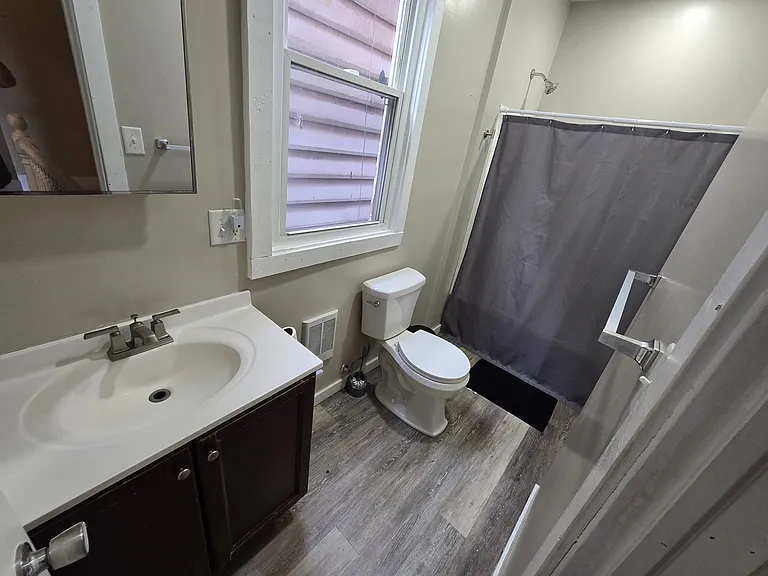 814 Ernie St — Photo 7