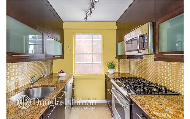 Sold by Douglas Elliman | media 15