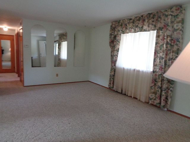 1st image of 733 Niagara Dr