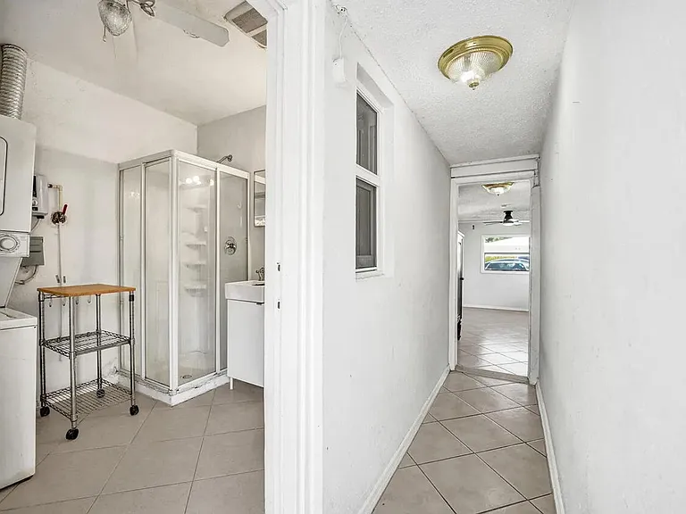 1036 NE 9th Ave #0 — Photo 12