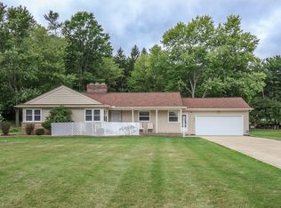 8642 Glenella Dr, Seven Hills, OH 44131