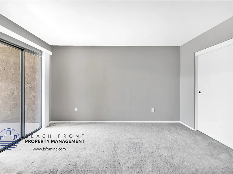 250 E Acacia St — Photo 21