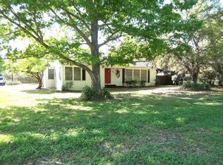 824 S Pecan Ave, Luling, TX 78648