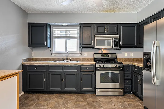 1153 Brookswood Ave — Photo 2